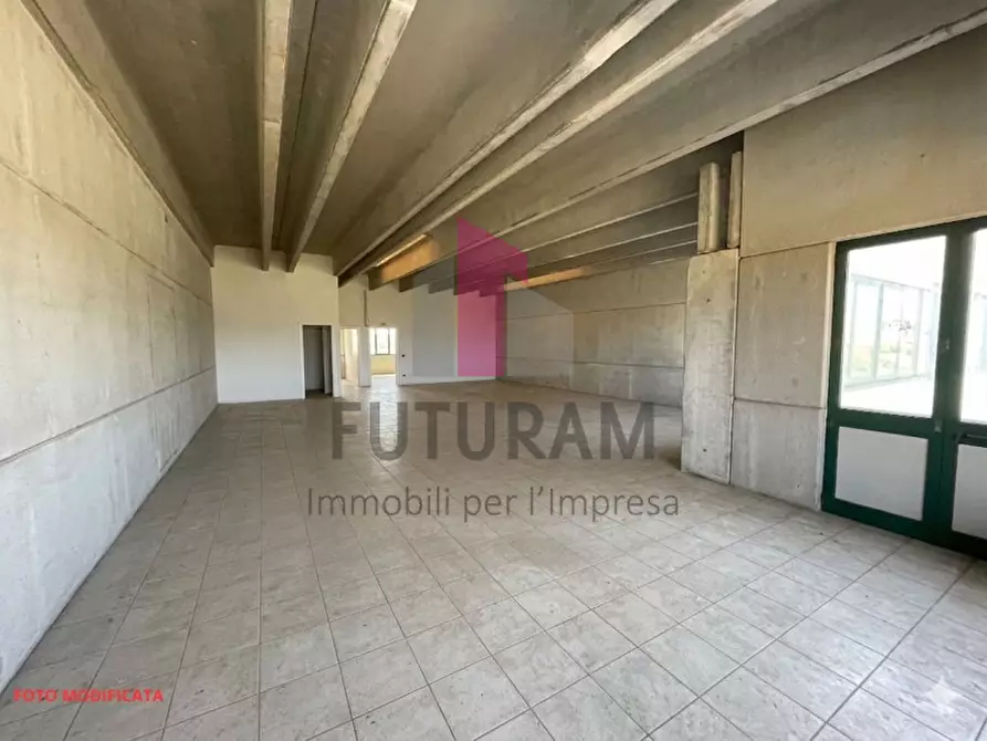 Immagine 9 di Magazzino in vendita  a Arcugnano