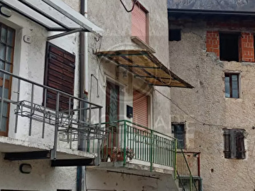 Immagine 2 di Villetta a schiera in vendita  a Laghi