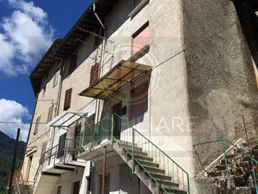 Immagine 3 di Villetta a schiera in vendita  a Laghi