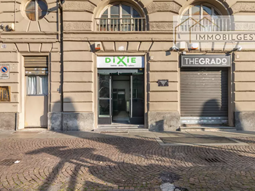 Immagine 2 di Negozio in vendita  in Piazza Emanuele Filiberto 10 a Torino