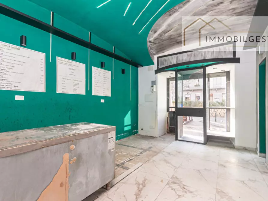 Immagine 4 di Negozio in vendita  in Piazza Emanuele Filiberto 10 a Torino