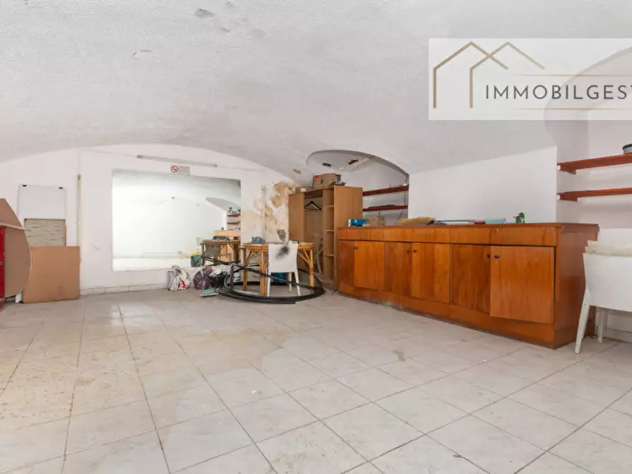 Immagine 5 di Negozio in vendita  in Piazza Emanuele Filiberto 10 a Torino