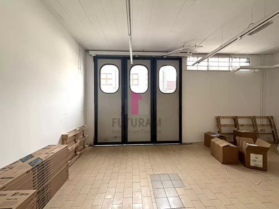 Immagine 21 di Capannone industriale in affitto  in Via del Santo a Limena