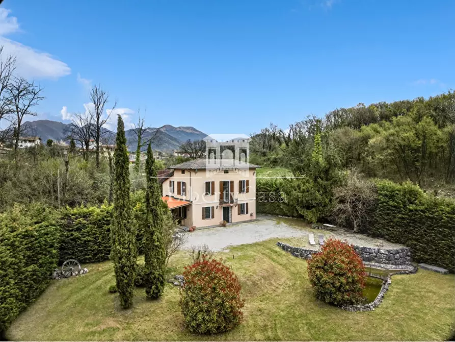 Immagine 1 di Villa in vendita  in Via Bissinico a Roè Volciano