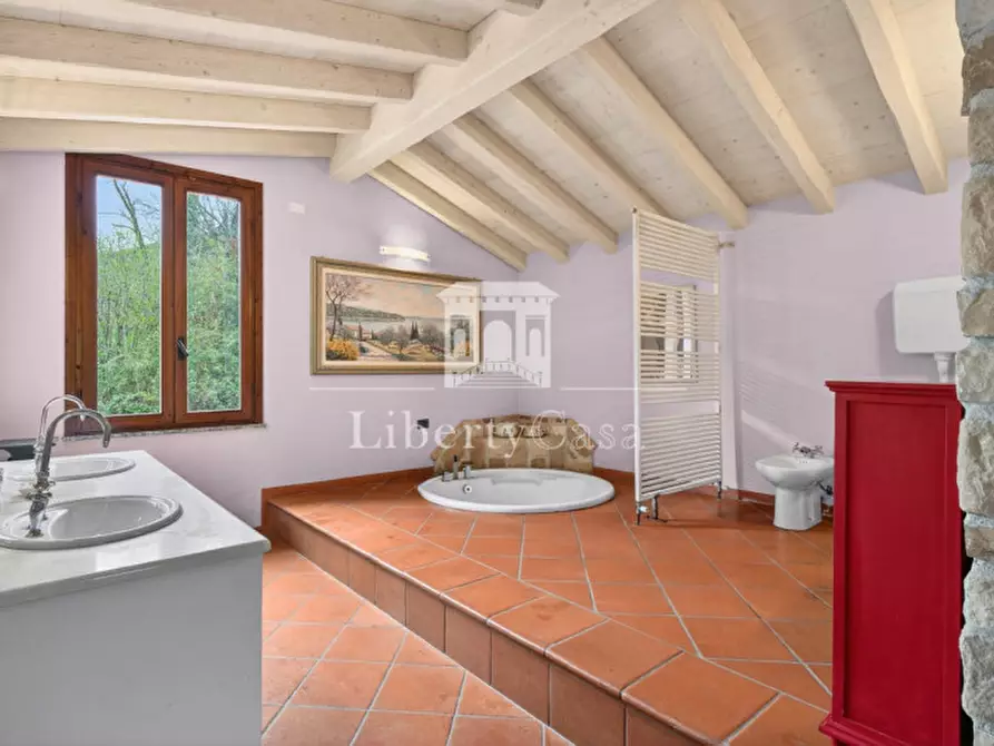 Immagine 14 di Villa in vendita  in Via Bissinico a Roè Volciano