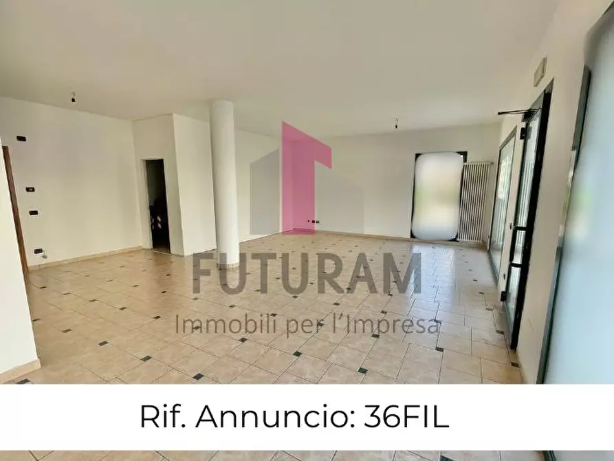 Immagine 1 di Negozio in vendita  a Rosà