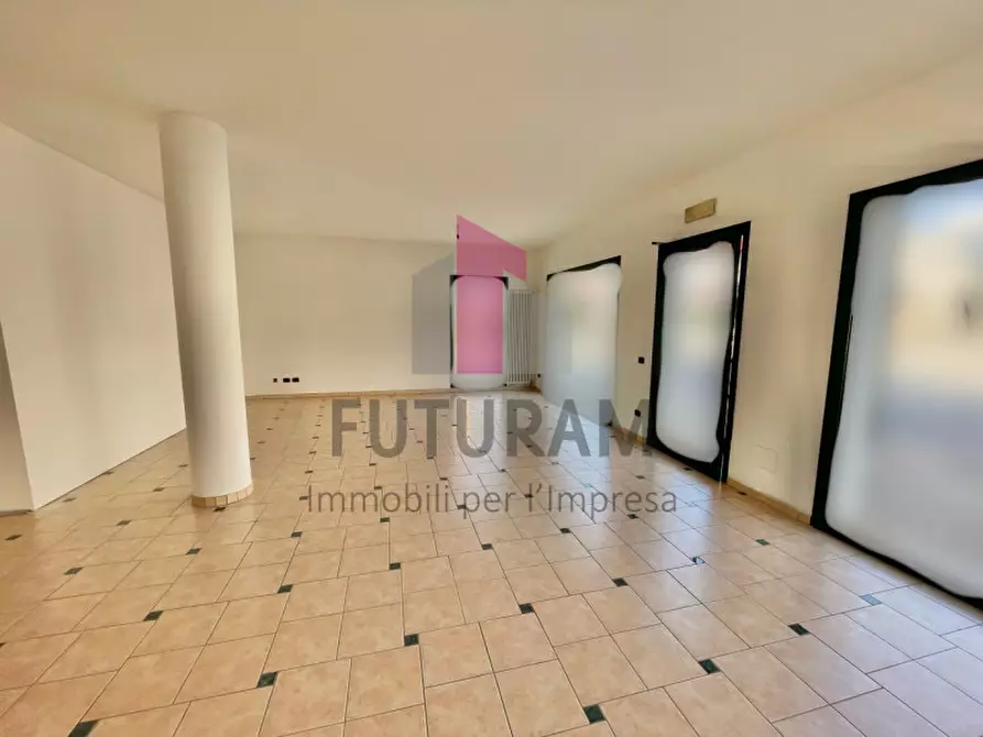 Immagine 4 di Negozio in vendita  a Rosà