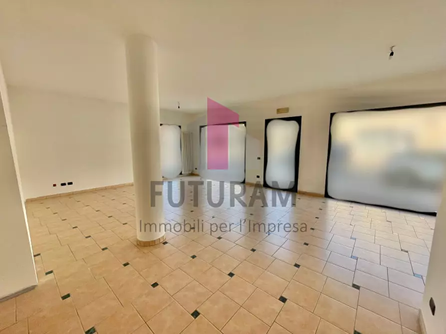 Immagine 6 di Negozio in vendita  a Rosà