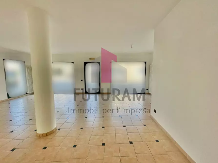 Immagine 7 di Negozio in vendita  a Rosà