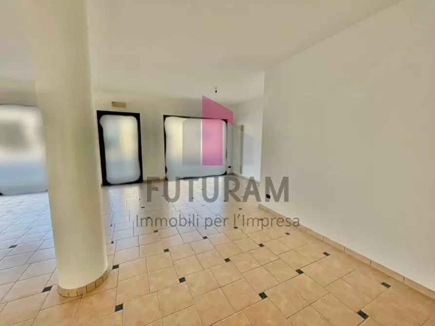 Immagine 8 di Negozio in vendita  a Rosà