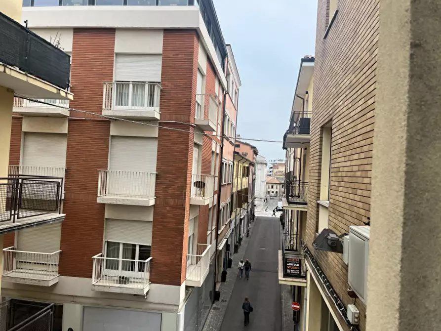 Immagine 17 di Appartamento in vendita  in Corso d'Augusto a Rimini