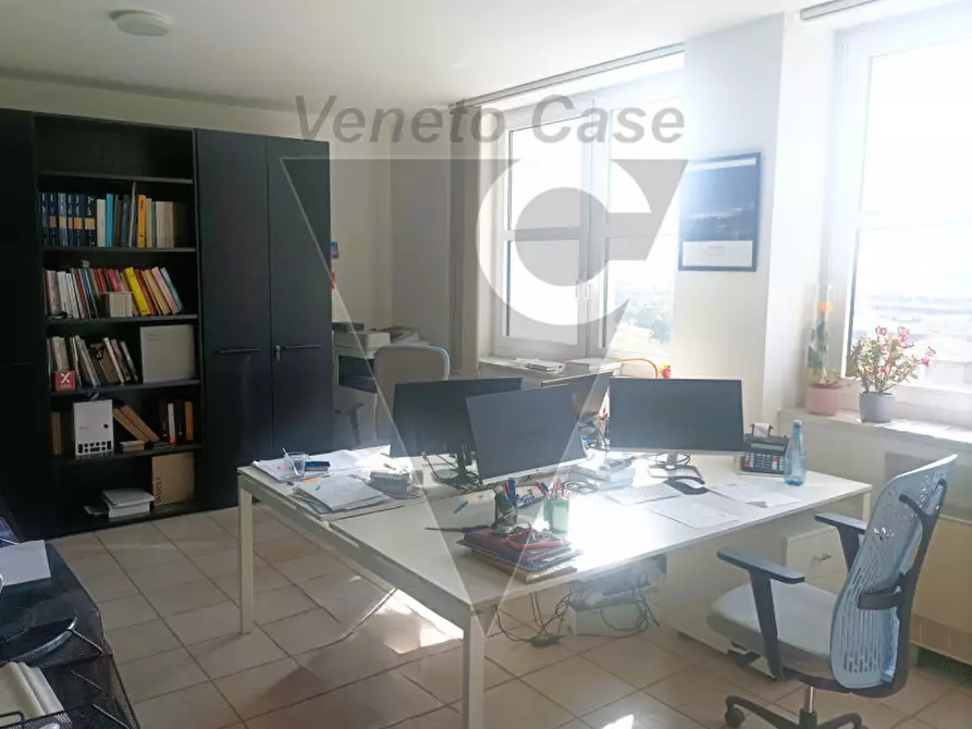Immagine 1 di Ufficio in vendita  in Piazzale Castagnara a Cadoneghe