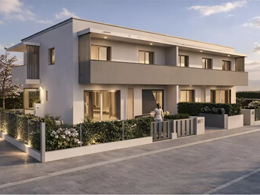 Immagine 1 di Casa bifamiliare in vendita  in Via Don Bruno Trento a Eraclea