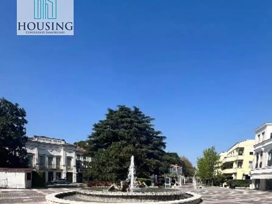 Immagine 2 di Appartamento in vendita  in Via Maria Montessori a Abano Terme
