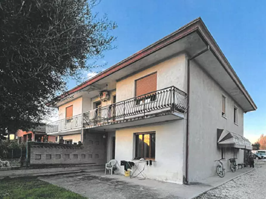 Immagine 1 di Casa bifamiliare in vendita  in Via Rugoletto, 27 a Santa Maria Di Sala