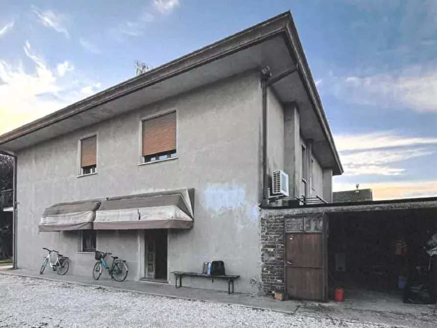 Immagine 2 di Casa bifamiliare in vendita  in Via Rugoletto, 27 a Santa Maria Di Sala