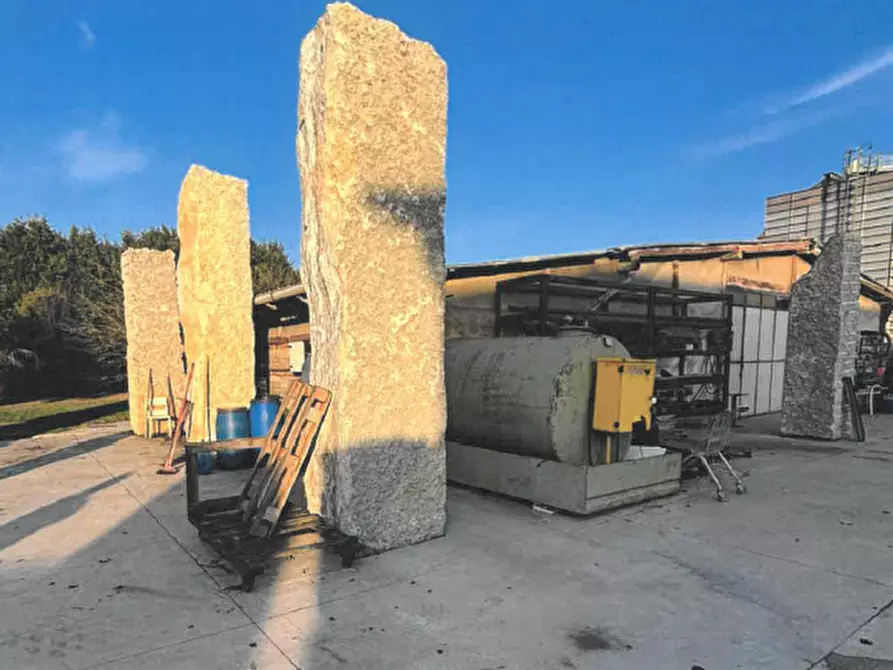 Immagine 1 di Magazzino in vendita  in Via Rugoletto, 27 a Santa Maria Di Sala