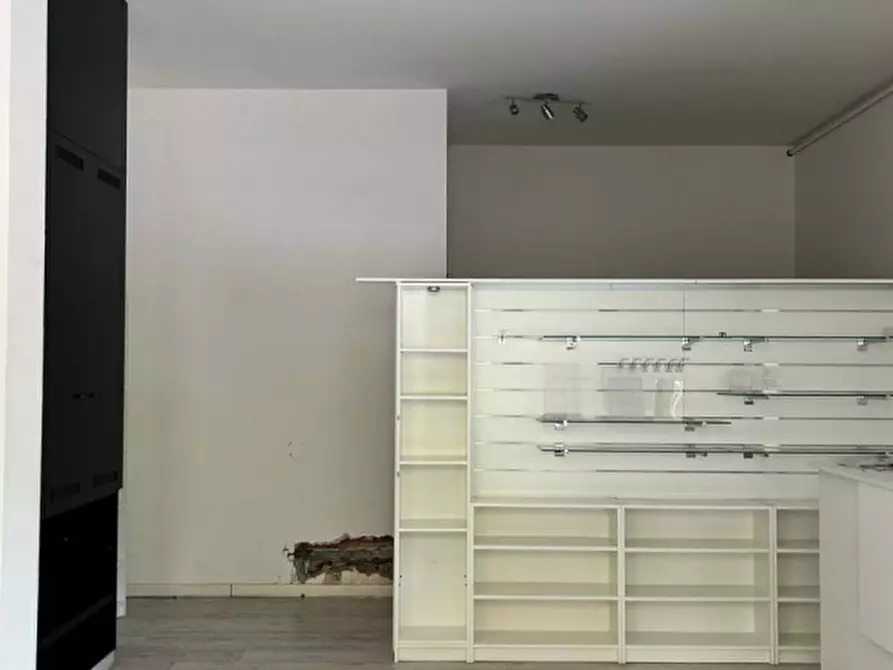 Immagine 4 di Negozio in affitto  a Montebelluna