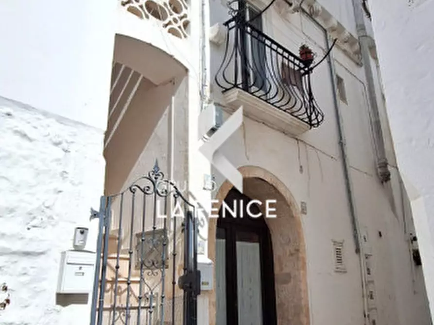 Immagine 1 di Casa indipendente in vendita  in via Dura a Locorotondo