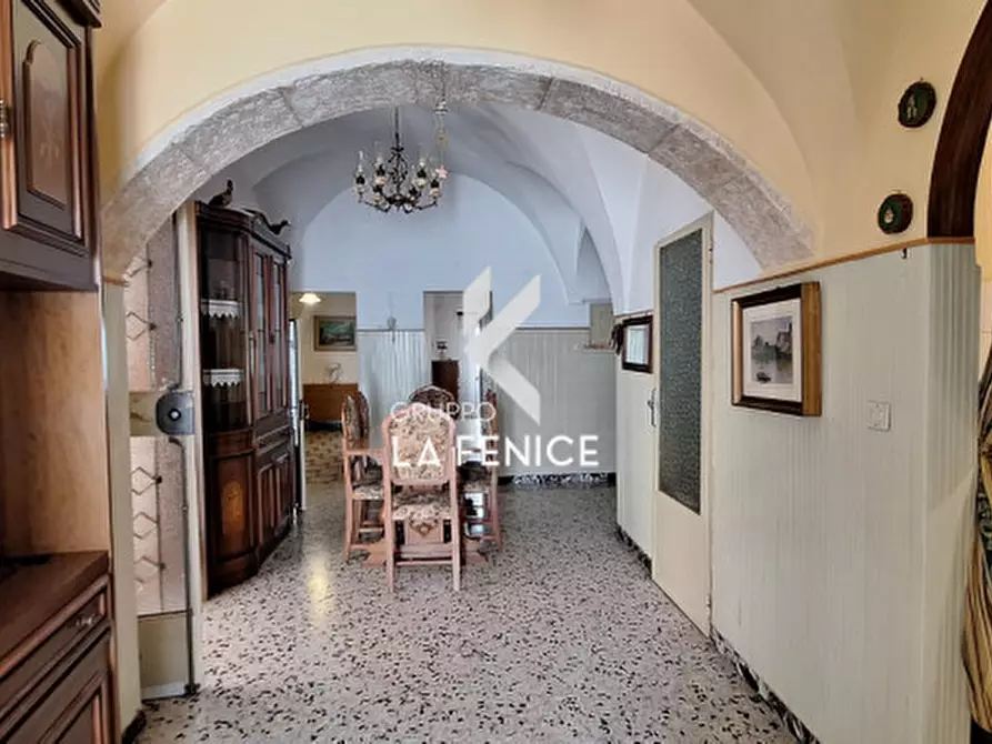 Immagine 11 di Casa indipendente in vendita  in via Dura a Locorotondo