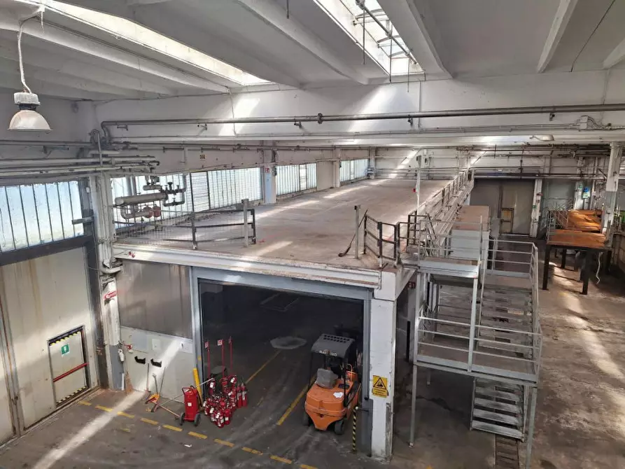 Immagine 3 di Capannone industriale in vendita  in Arzignano VI, Italia a Vicenza