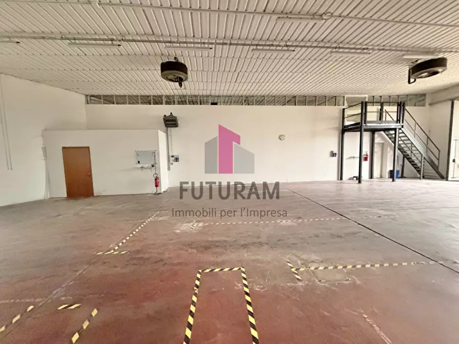 Immagine 8 di Capannone industriale in vendita  in VIA MONTE GRAPPA 1 a Caldogno