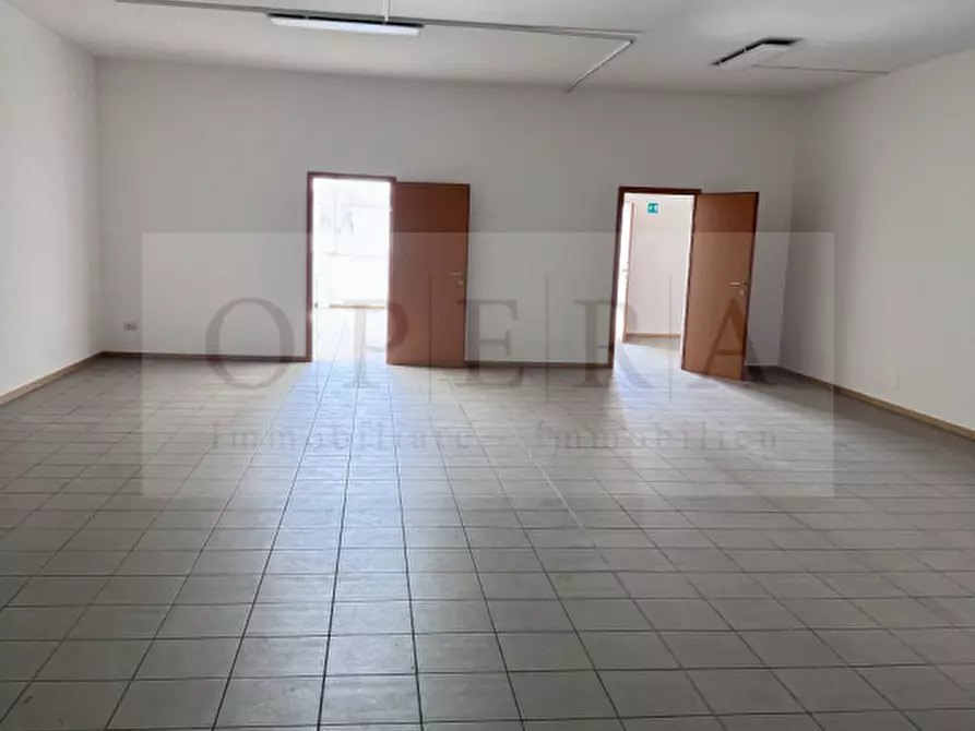 Immagine 11 di Ufficio in vendita  in Alois-Kuperion-Straße - Via Alois Kuperion a Merano .Meran.