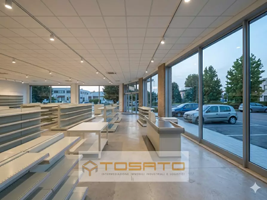 Immagine 2 di Negozio in affitto  a Legnago