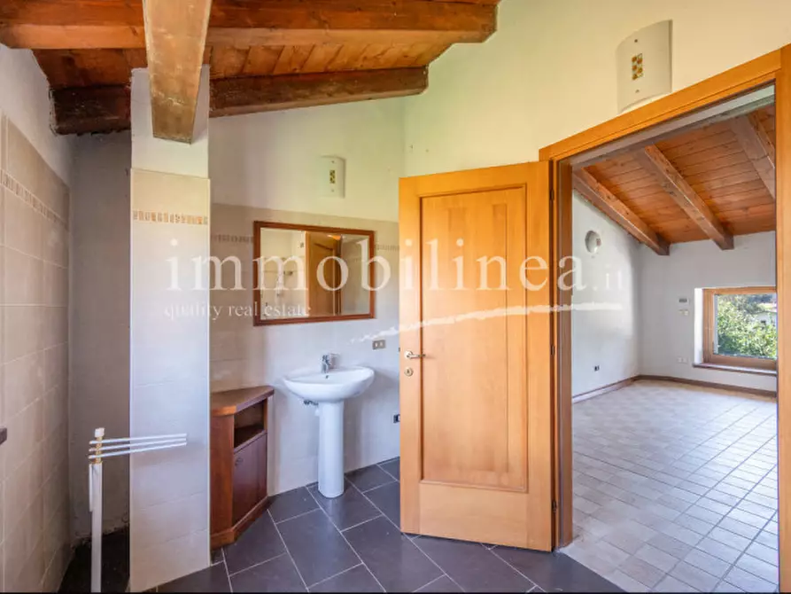 Immagine 25 di Villa in vendita  in Via del Carro a San Zeno Di Montagna