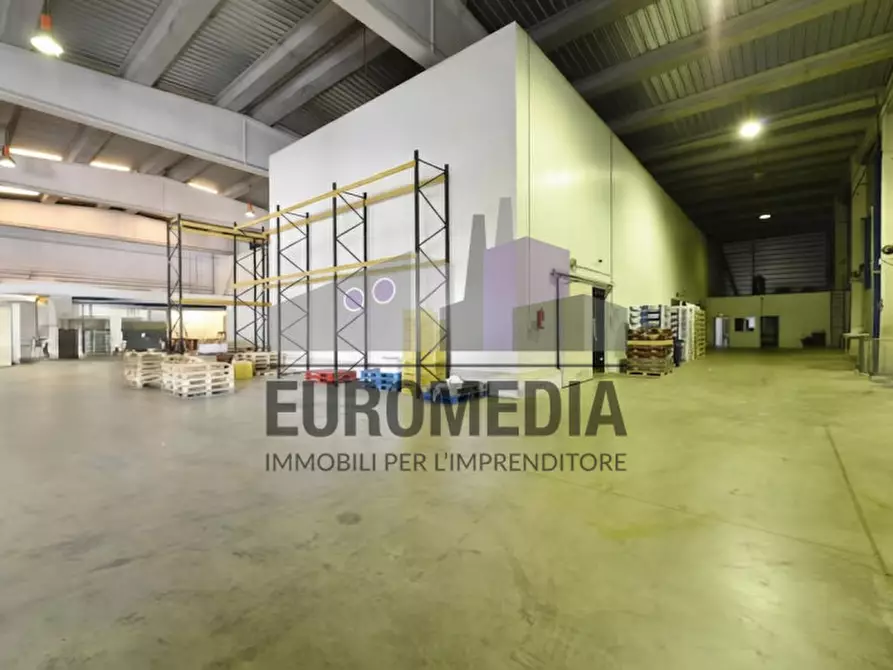Immagine 2 di Capannone industriale in affitto  in via roma,1 a Montecchio Maggiore