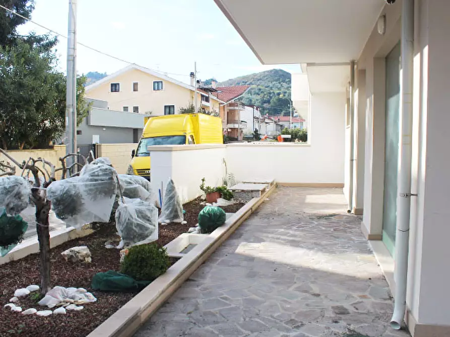 Immagine 2 di Negozio in vendita  in via papa giovanni xxIII a Montesilvano