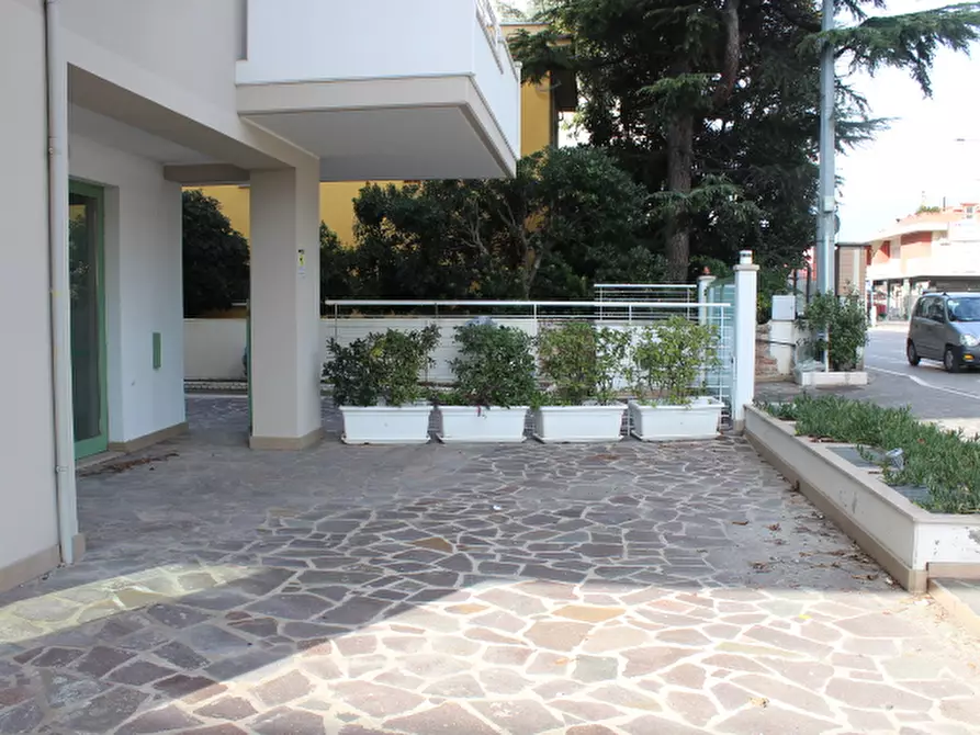 Immagine 3 di Negozio in vendita  in via papa giovanni xxIII a Montesilvano