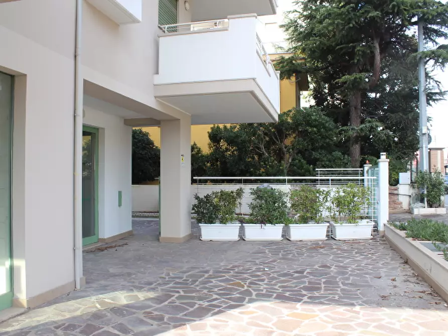 Immagine 4 di Negozio in vendita  in via papa giovanni xxIII a Montesilvano