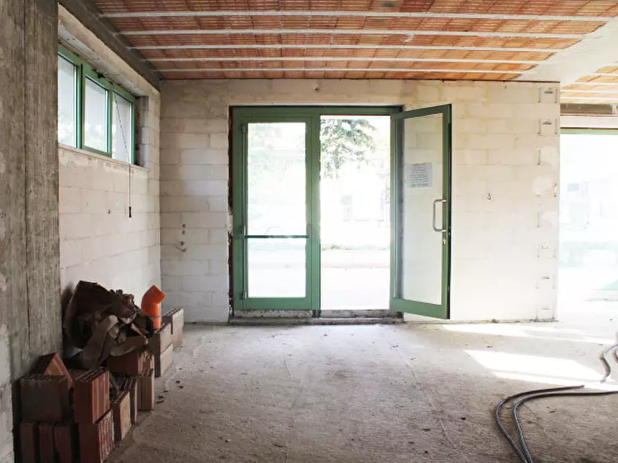 Immagine 8 di Negozio in vendita  in via papa giovanni xxIII a Montesilvano