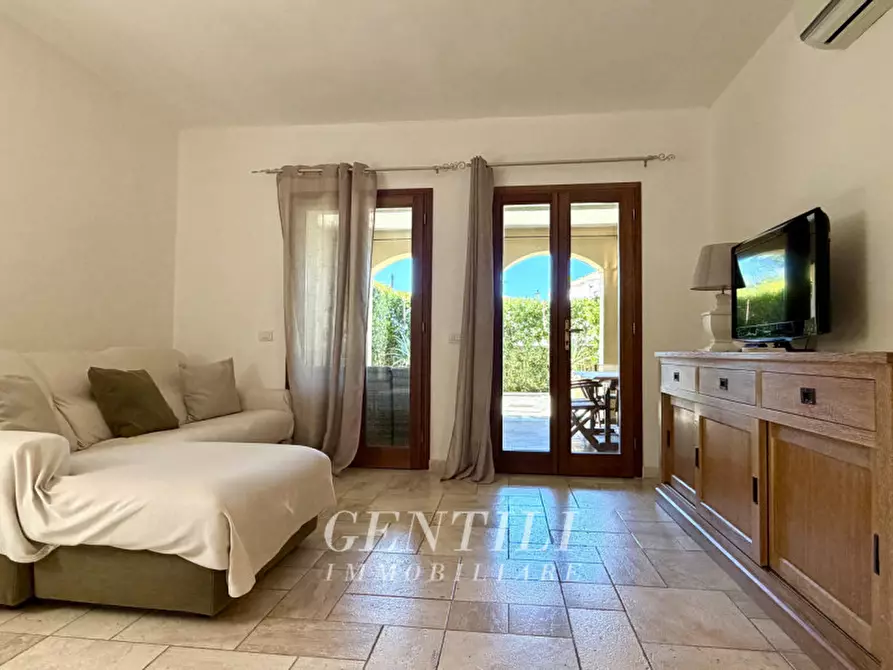 Immagine 1 di Appartamento in vendita  a Arzachena
