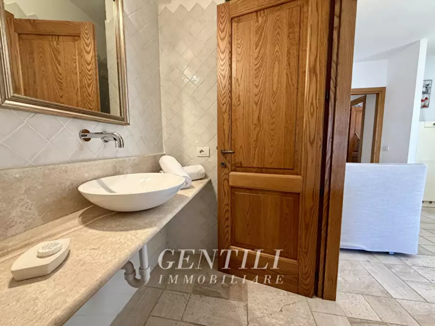 Immagine 11 di Appartamento in vendita  a Arzachena