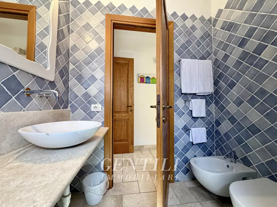 Immagine 22 di Appartamento in vendita  a Arzachena
