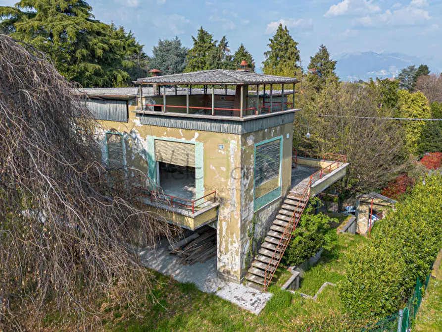 Immagine 1 di Villa in vendita  in VIA FIUME a Inverigo