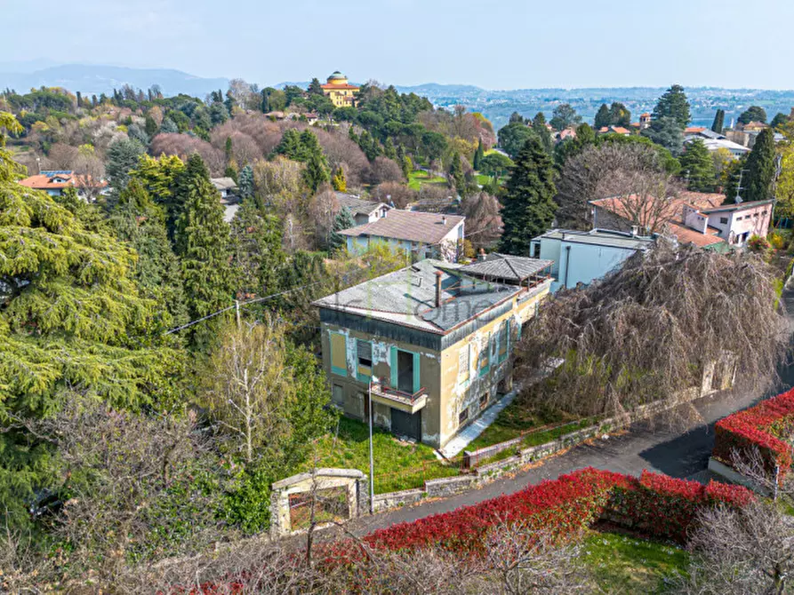 Immagine 6 di Villa in vendita  in VIA FIUME a Inverigo