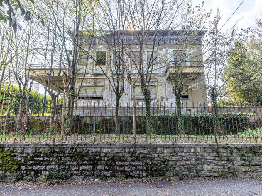 Immagine 7 di Villa in vendita  in VIA FIUME a Inverigo