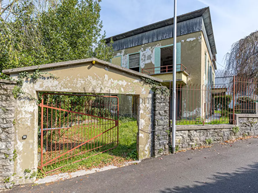 Immagine 12 di Villa in vendita  in VIA FIUME a Inverigo