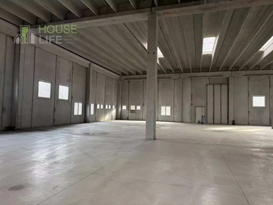 Immagine 2 di Capannone industriale in vendita  in Strada Postumia a Vicenza