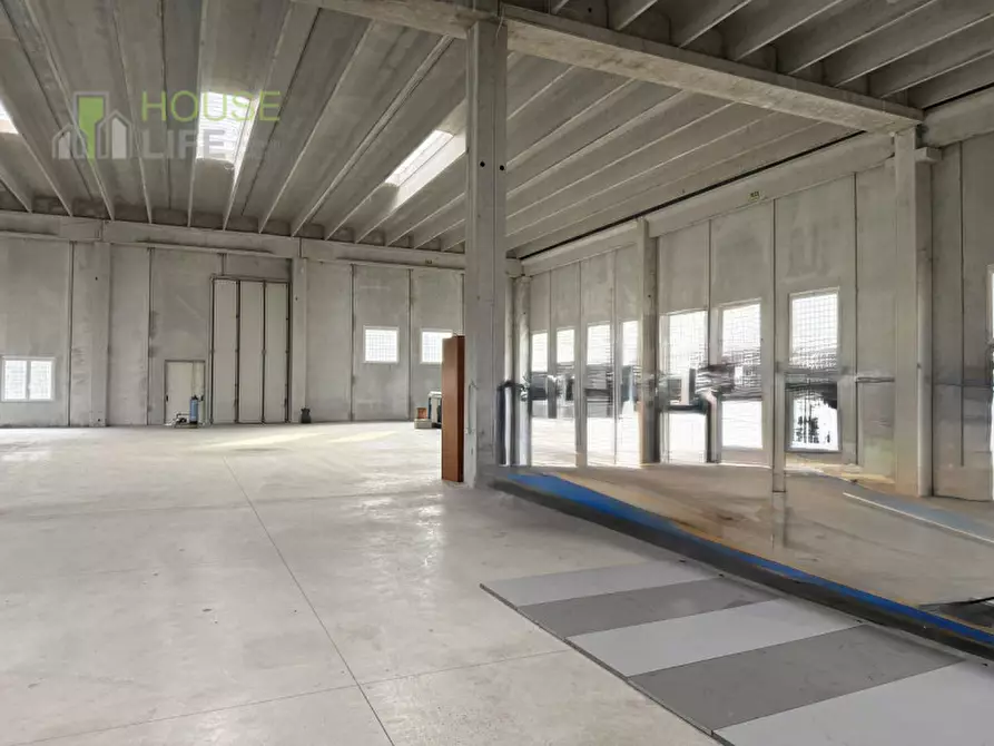 Immagine 3 di Capannone industriale in vendita  in Strada Postumia a Vicenza