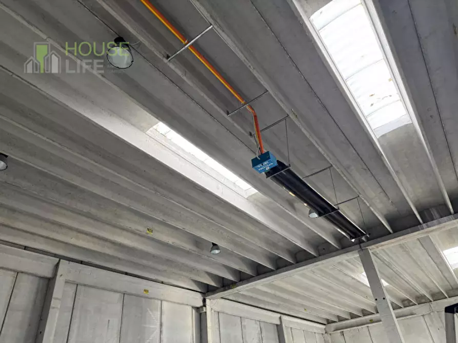 Immagine 4 di Capannone industriale in vendita  in Strada Postumia a Vicenza