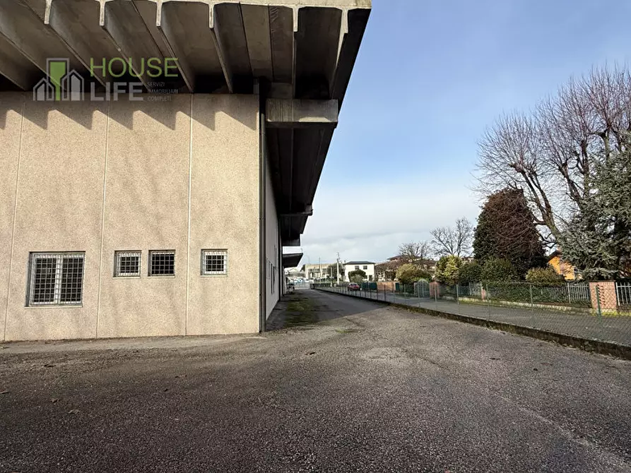 Immagine 9 di Capannone industriale in vendita  in Strada Postumia a Vicenza