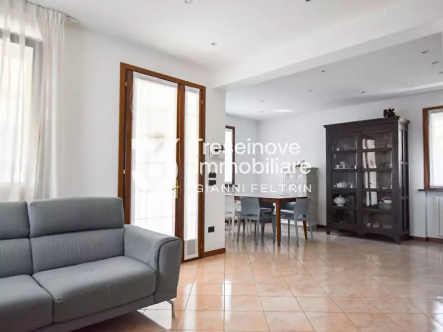 Immagine 3 di Casa indipendente in vendita  in Via Divisione Cadore a Paese