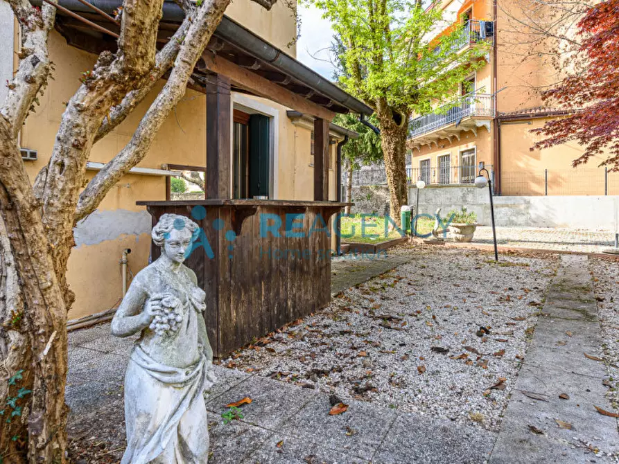 Immagine 3 di Bed & Breakfast in vendita  in via roma 5 a Trissino