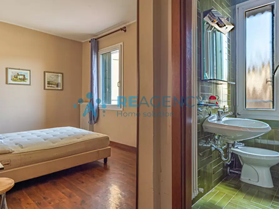 Immagine 32 di Bed & Breakfast in vendita  in via roma 5 a Trissino