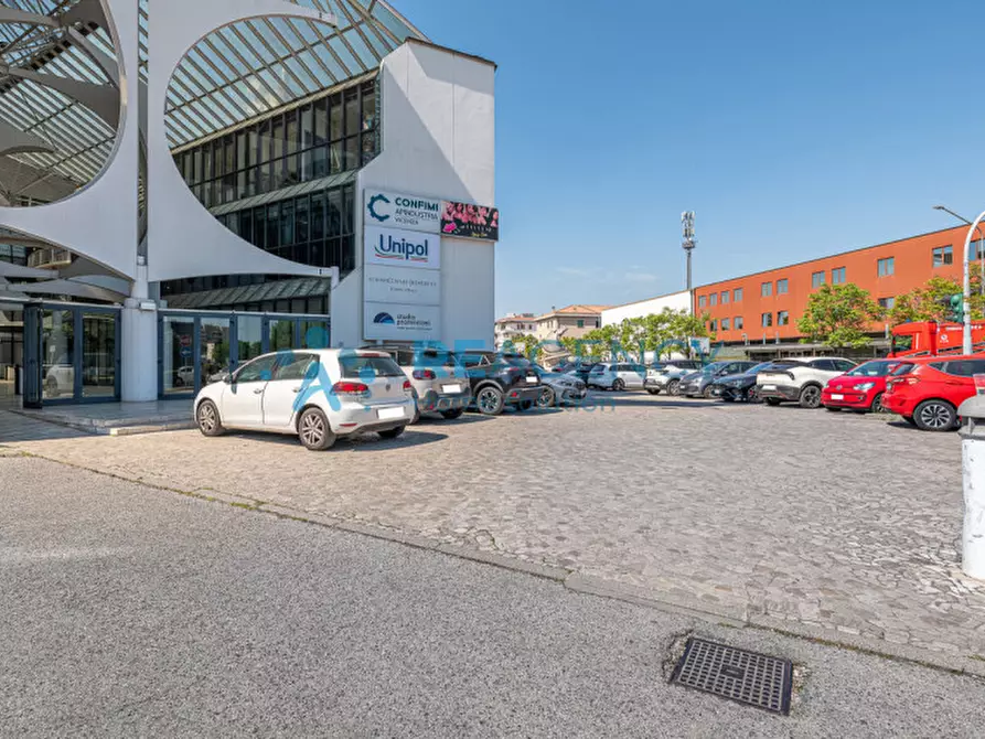 Immagine 23 di Ufficio in vendita  in Viale Francesco Crispi a Vicenza