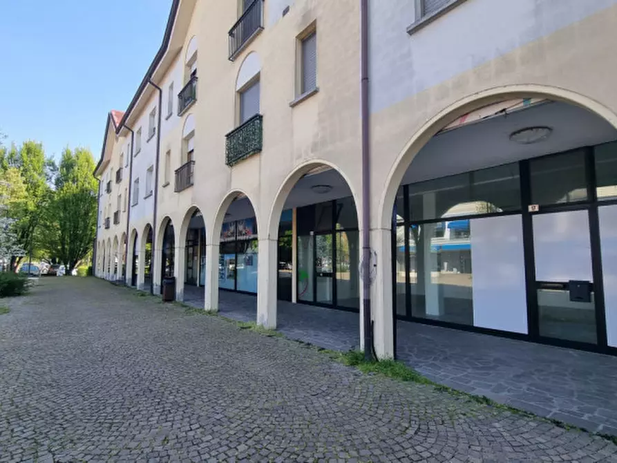 Immagine 1 di Negozio in vendita  a Correggio